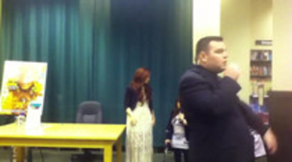 Demi leaving to get something to eat (1150) - Demilush leaving to get something to eat Part oo3