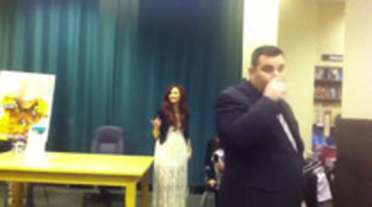 Demi leaving to get something to eat (1154) - Demilush leaving to get something to eat Part oo3