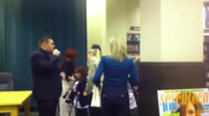 Demi leaving to get something to eat (1196) - Demilush leaving to get something to eat Part oo3