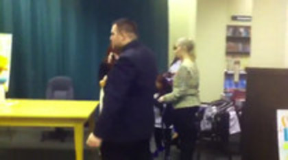 Demi leaving to get something to eat (1221)