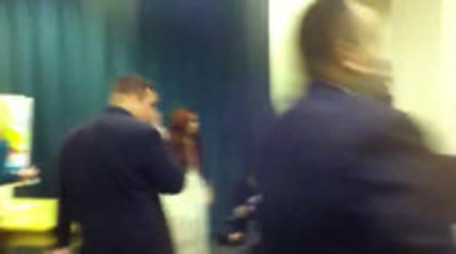 Demi leaving to get something to eat (1347)