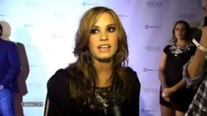 Demi Lovato - Autumn Party Benefiting Children Interview (126) Demi Lovato - Autumn Party Benefiting Children Interview (126)