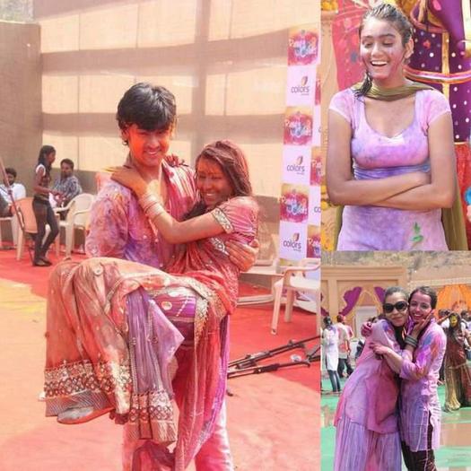 422097_373108322707286_255572597794193_1469331_1886780764_n - Colors Holi Party 2012