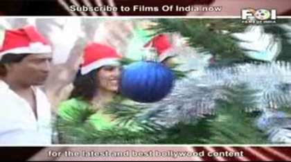 00_00_17 - Sarah Khan Celebrates Christmas With Dark Rainbow Cast