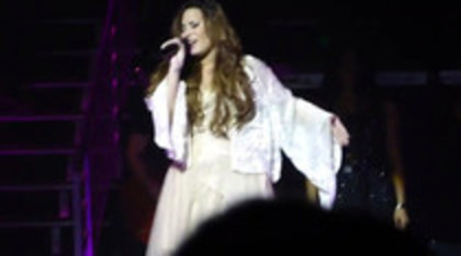 Demi Lovato - Lightweight Live - A Special Night With Demi Lovato (1003)