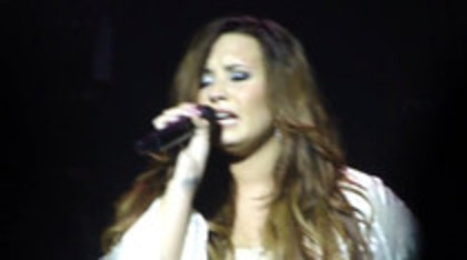 Demi Lovato - Lightweight Live - A Special Night With Demi Lovato (1045)