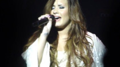 Demi Lovato - Lightweight Live - A Special Night With Demi Lovato (1406)