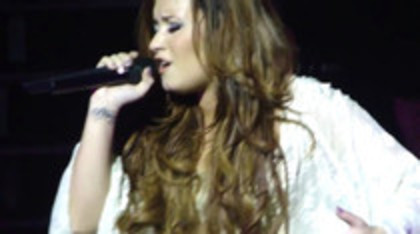 Demi Lovato - Lightweight Live - A Special Night With Demi Lovato (1885)