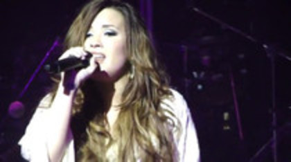 Demi Lovato - Lightweight Live - A Special Night With Demi Lovato (1902)