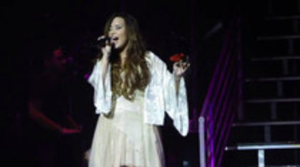 Demi Lovato - Lightweight Live - A Special Night With Demi Lovato (1990)