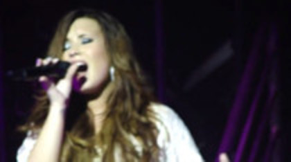 Demi Lovato - Lightweight Live - A Special Night With Demi Lovato (2407)