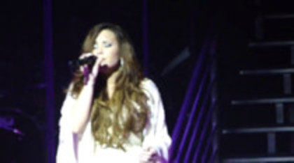 Demi Lovato - Lightweight Live - A Special Night With Demi Lovato (2430)
