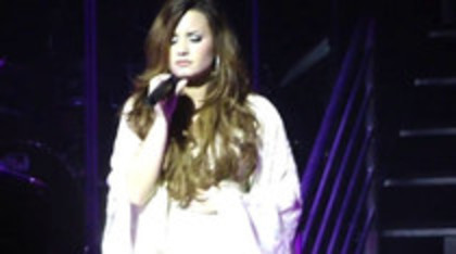 Demi Lovato - Lightweight Live - A Special Night With Demi Lovato (2437)