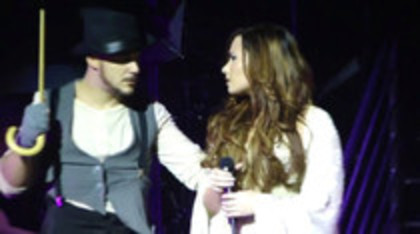 Demi Lovato - Lightweight Live - A Special Night With Demi Lovato (2501)