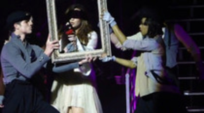 Demi Lovato - Lightweight Live - A Special Night With Demi Lovato (2221)