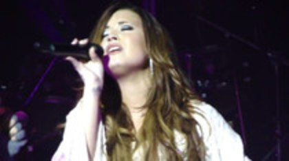 Demi Lovato - Lightweight Live - A Special Night With Demi Lovato (2303)