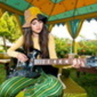 132697 - selena gomez