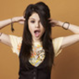 132761 - selena gomez