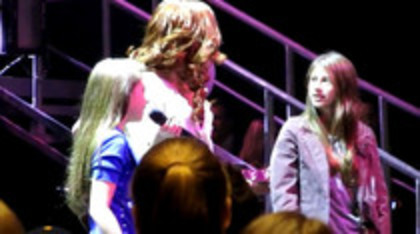 Demi Lovato Skyscraper live at Souncheck (232) Demi Lovato Skyscraper live at Souncheck (232)