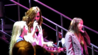 Demi Lovato Skyscraper live at Souncheck (259) Demi Lovato Skyscraper live at Souncheck (259)