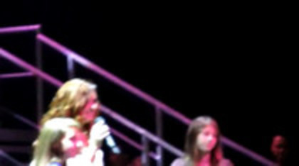 Demi Lovato Skyscraper live at Souncheck (422)