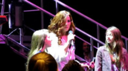 Demi Lovato Skyscraper live at Souncheck (571)