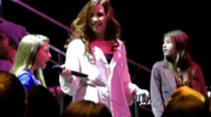 Demi Lovato Skyscraper live at Souncheck (1109) - Demilush Skyscraper live at Souncheck Part oo3