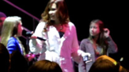 Demi Lovato Skyscraper live at Souncheck (1156)