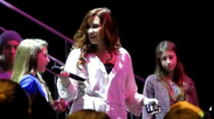 Demi Lovato Skyscraper live at Souncheck (1158)