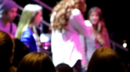 Demi Lovato Skyscraper live at Souncheck (1198)