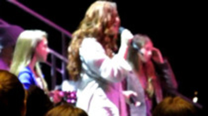 Demi Lovato Skyscraper live at Souncheck (1210)