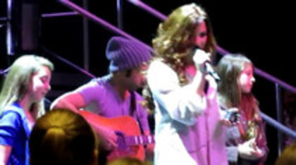 Demi Lovato Skyscraper live at Souncheck (833) - Demilush Skyscraper live at Souncheck Part oo2