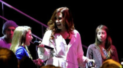 Demi Lovato Skyscraper live at Souncheck (1220)