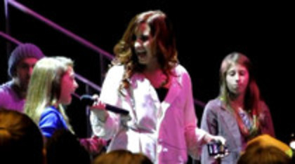 Demi Lovato Skyscraper live at Souncheck (1221)