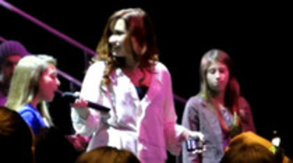 Demi Lovato Skyscraper live at Souncheck (1222)