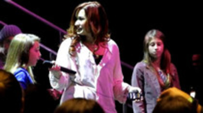 Demi Lovato Skyscraper live at Souncheck (1223)