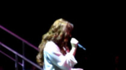 Demi Lovato Skyscraper live at Souncheck (1241)