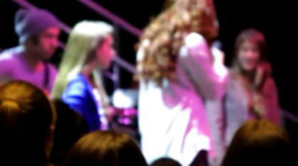 Demi Lovato Skyscraper live at Souncheck (1259)