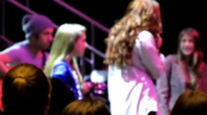 Demi Lovato Skyscraper live at Souncheck (1260)