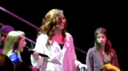 Demi Lovato Skyscraper live at Souncheck (1285)