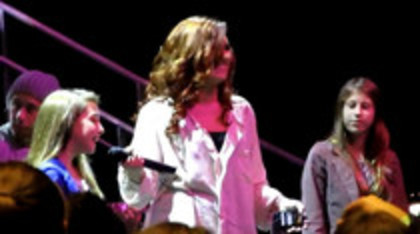 Demi Lovato Skyscraper live at Souncheck (1286)