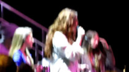 Demi Lovato Skyscraper live at Souncheck (1389)