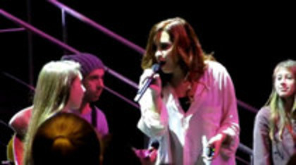 Demi Lovato Skyscraper live at Souncheck (1837)