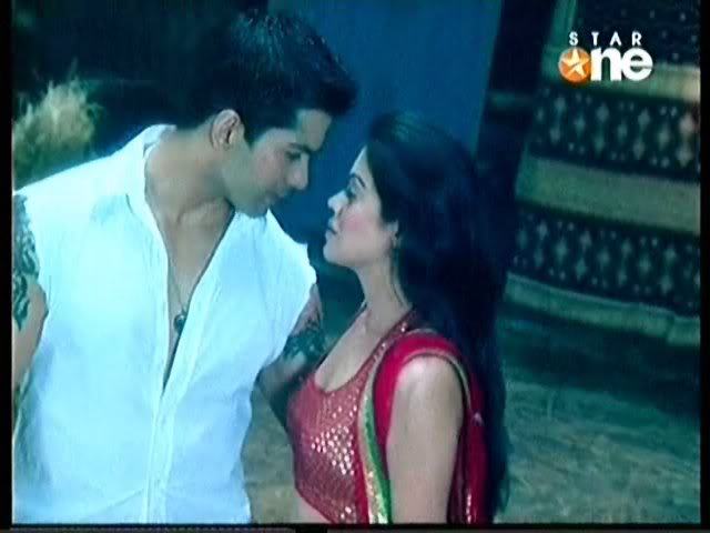 Abhimanyu_Nikita__BOL_HALKE_HALK-18 - DILL MILL GAYYE - Nikki And Abhi - Bol Na Halke Halke - Caps