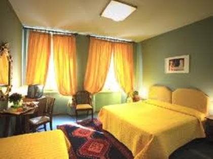 camera lui rafael si raluka'