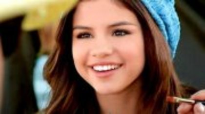 522473_327783660610643_119049044817440_797106_2048731119_a - 0    Selena Marie Gomez