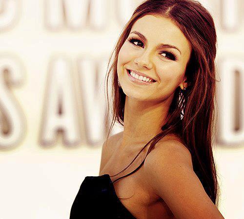 403921_320318148032870_210434752354544_832586_1850153255_n - The Vampire Diaries