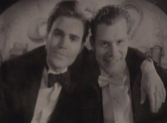 297611_281341911895418_677954233_n - Paul Wesley