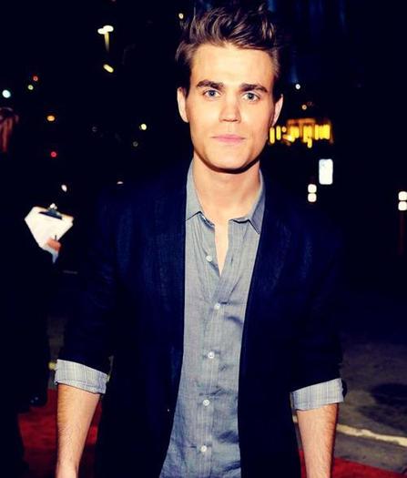 396119_344791135550495_252874978075445_1325319_181616103_n - Paul Wesley