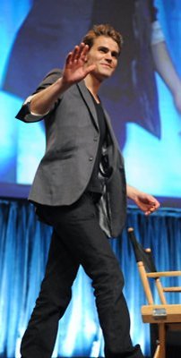 429547_328683803847532_265642223485024_883661_1318691775_n - Paul Wesley
